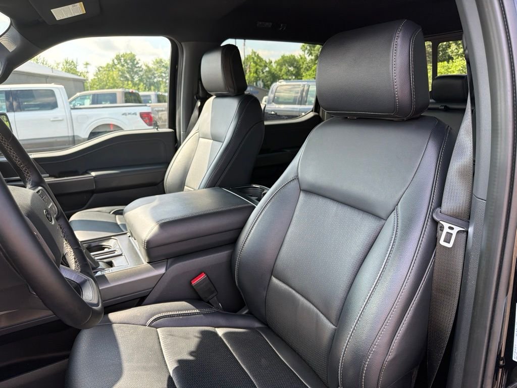 Used 2025 Agate Black Metallic Ford Lariat image 20