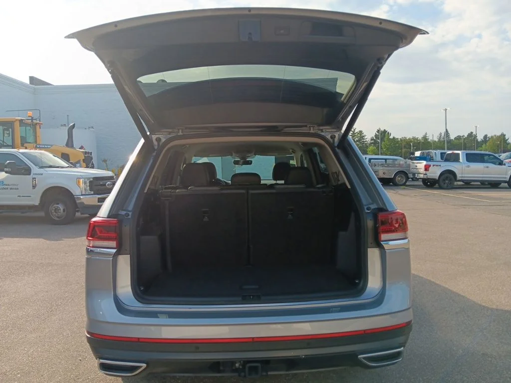 Used 2026 Black Volkswagen SE w/Technology image 33