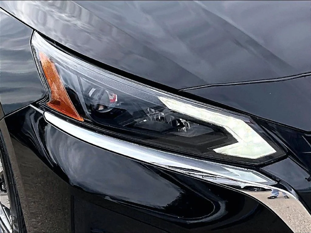 Used 2025 Black Nissan 2.5 SV image 32