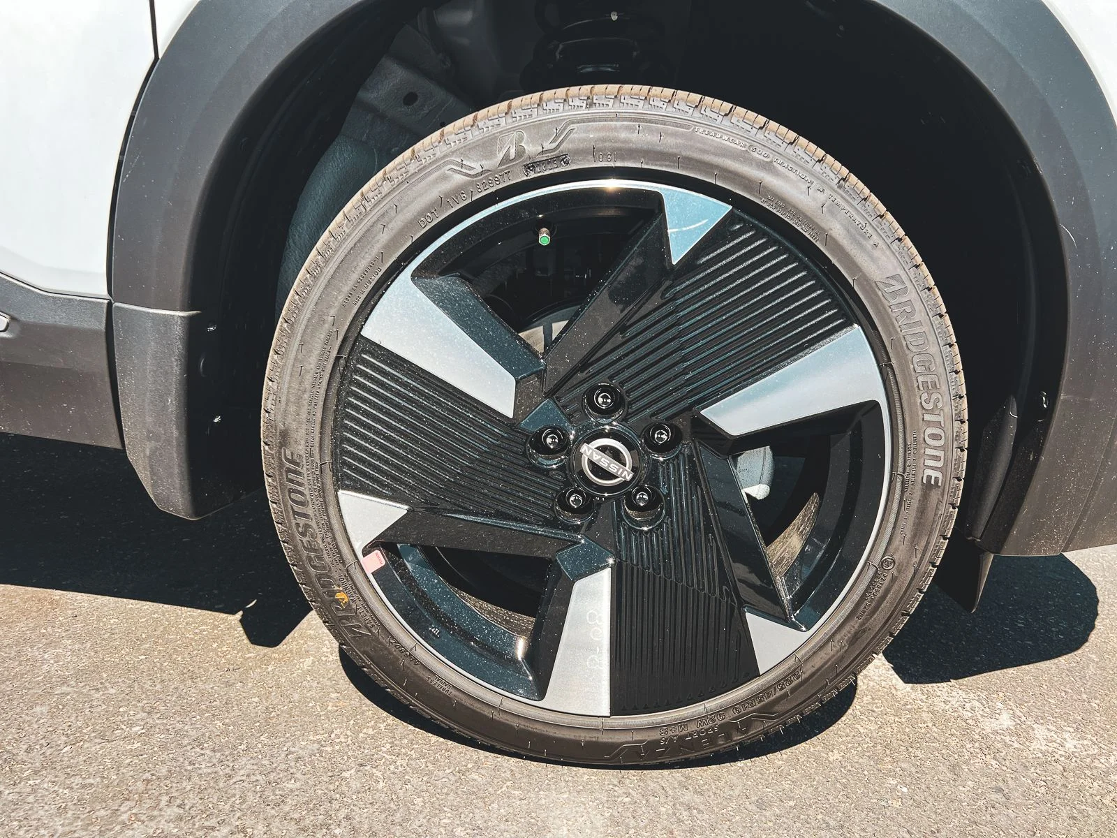 New 2026 Aspen White TriCoat / Super Black Two-tone Nissan SR image 11
