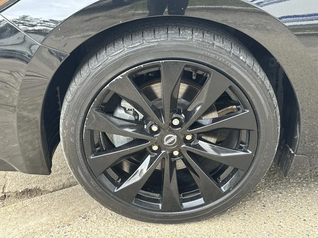 Used 2023 Black Nissan SR image 6