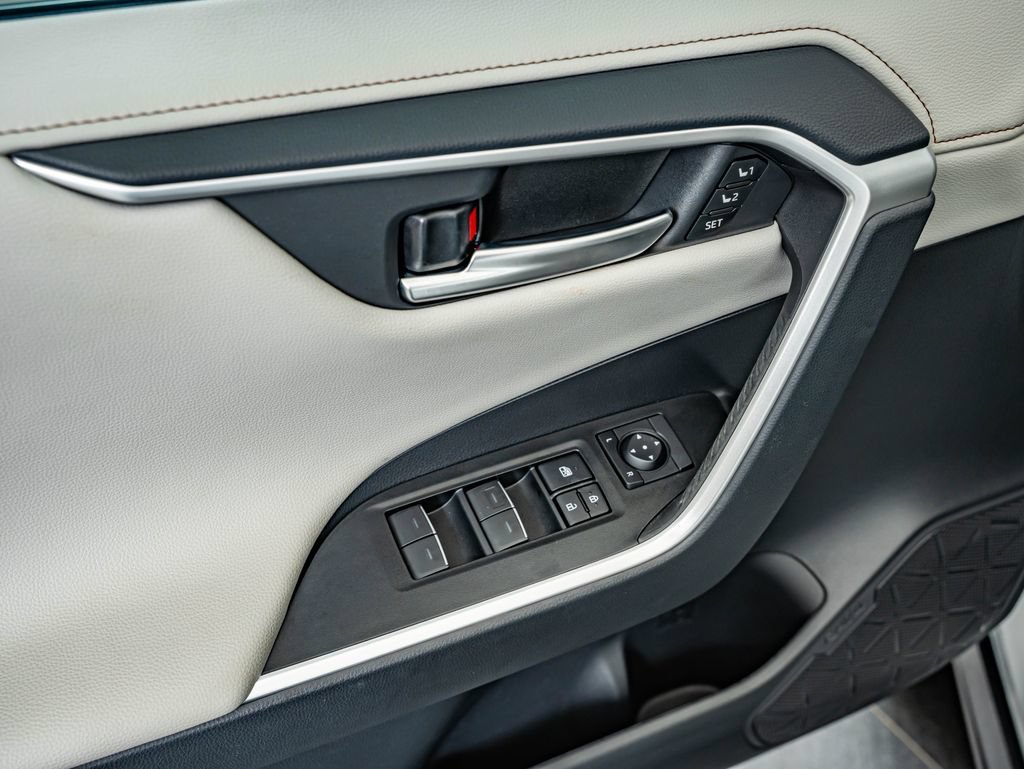 Used 2025 Pearl Toyota Limited image 18