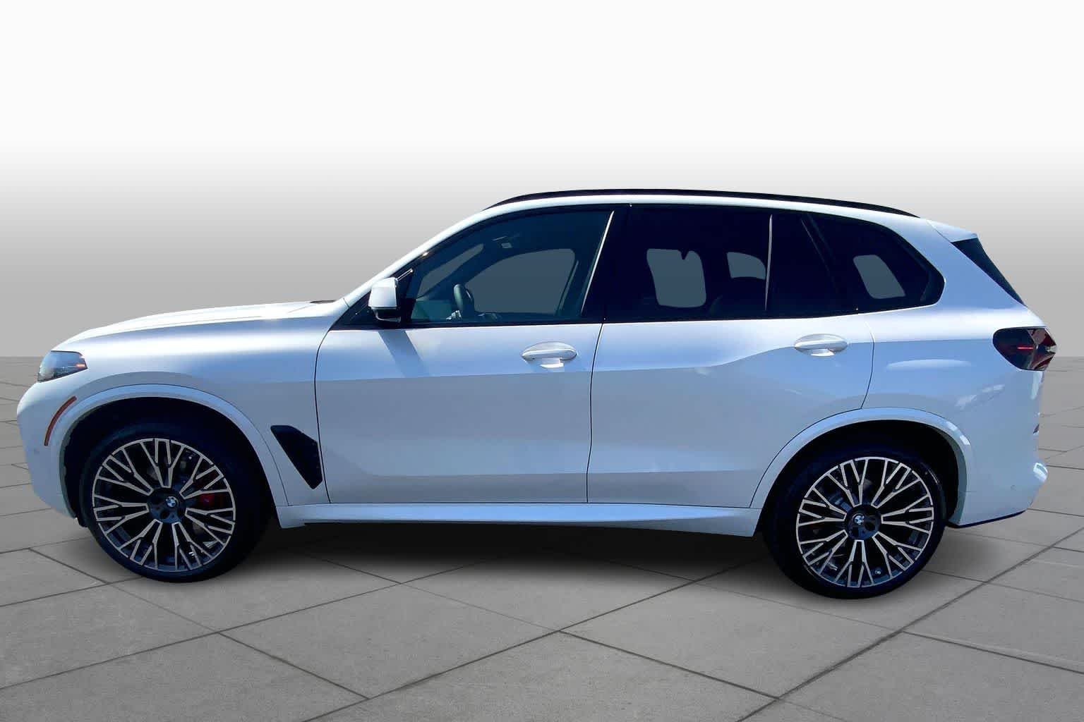 New 2026 Mineral White Metallic BMW sDrive40i image 13