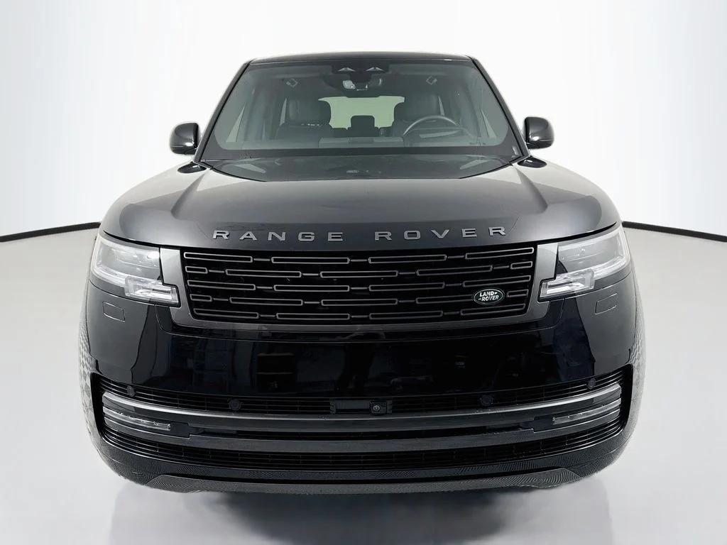 Certified Used 2025 Obsidian Black SV Bespoke Ultra Metallic Gloss Land Rover SE image 6