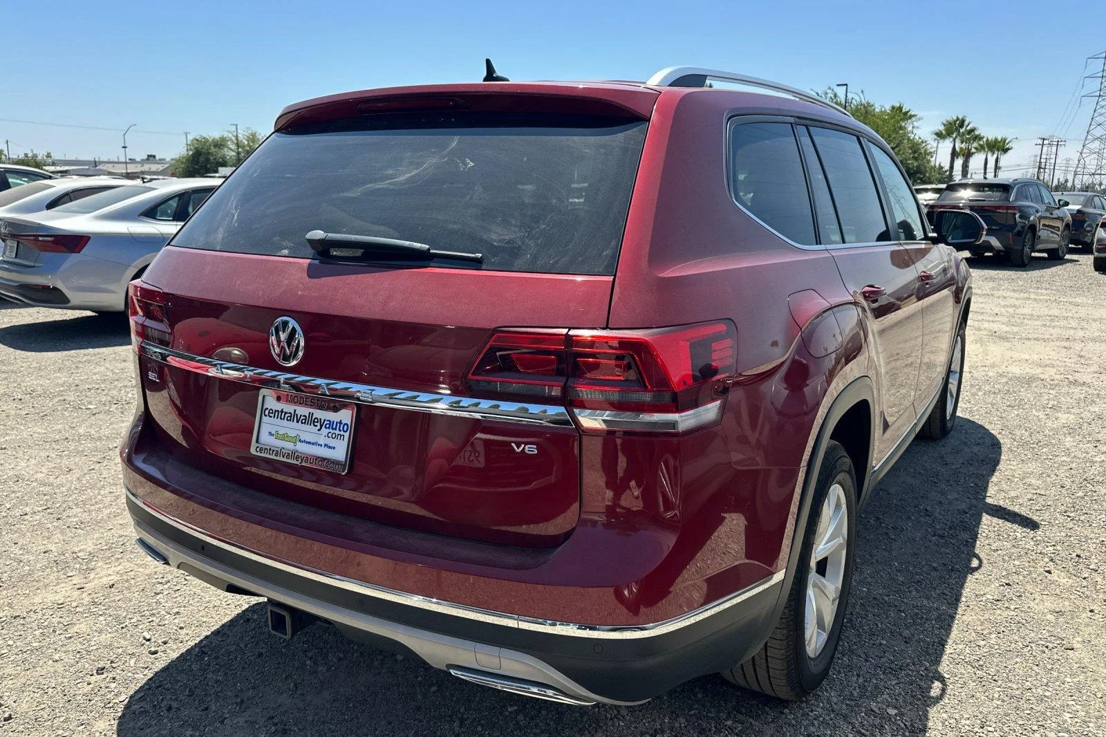 Used 2018 Fortana Red Metallic Volkswagen 3.6L V6 SEL image 5