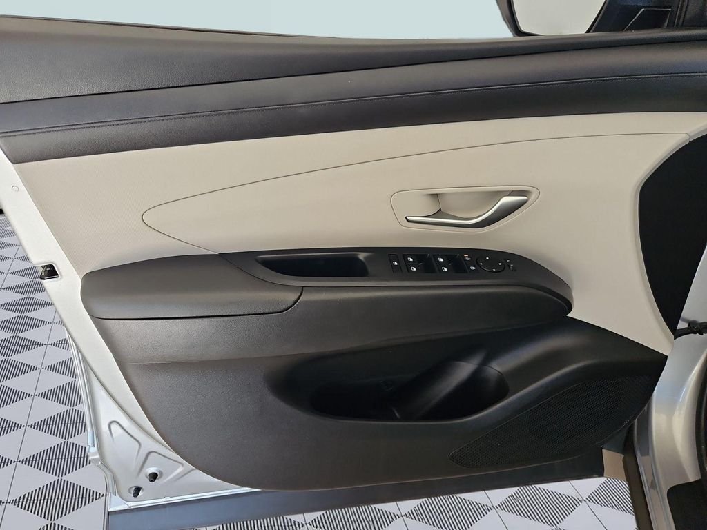 Used 2025 Silver Hyundai SE image 10