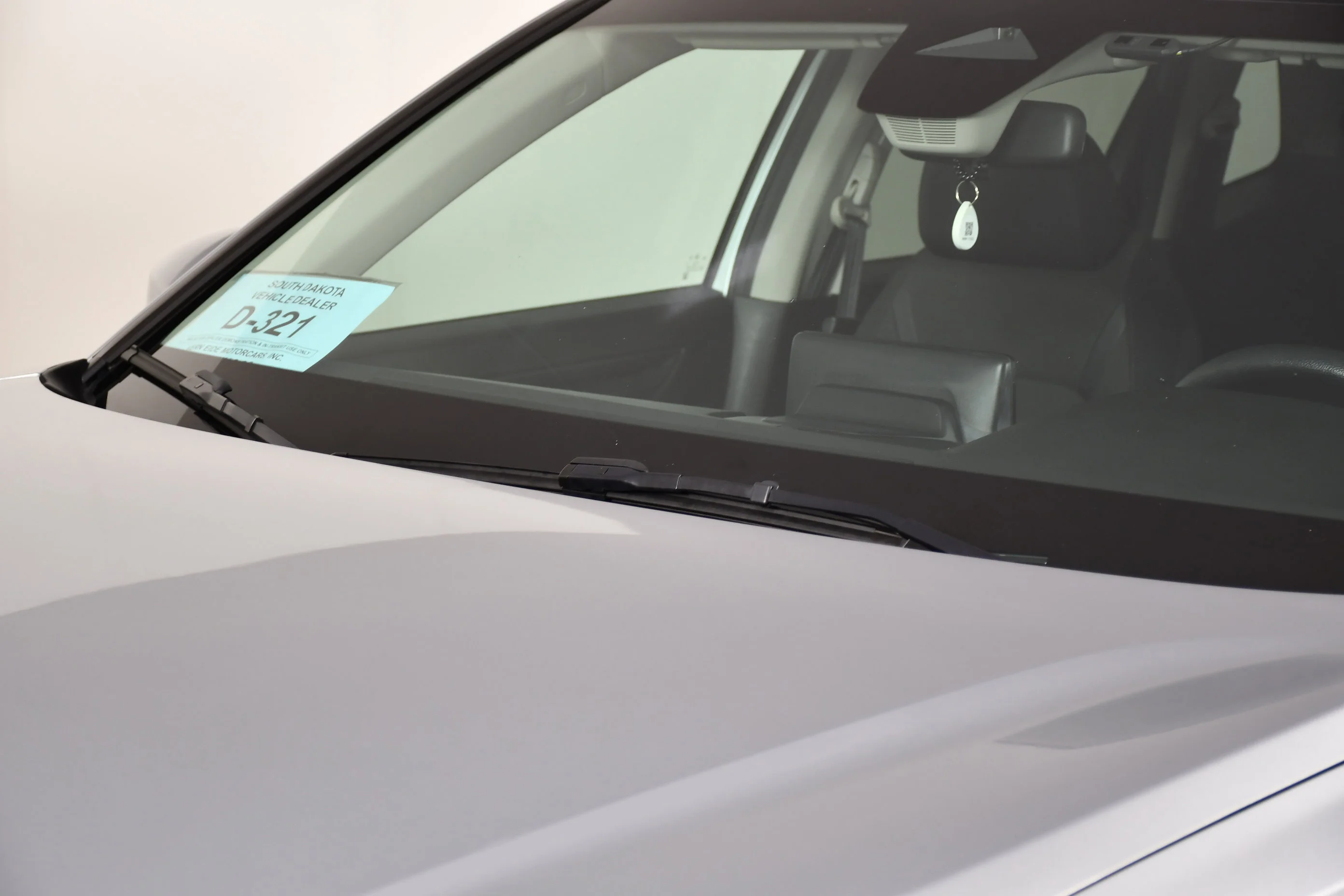 Used 2025 Solar Silver Metallic Honda LX image 12