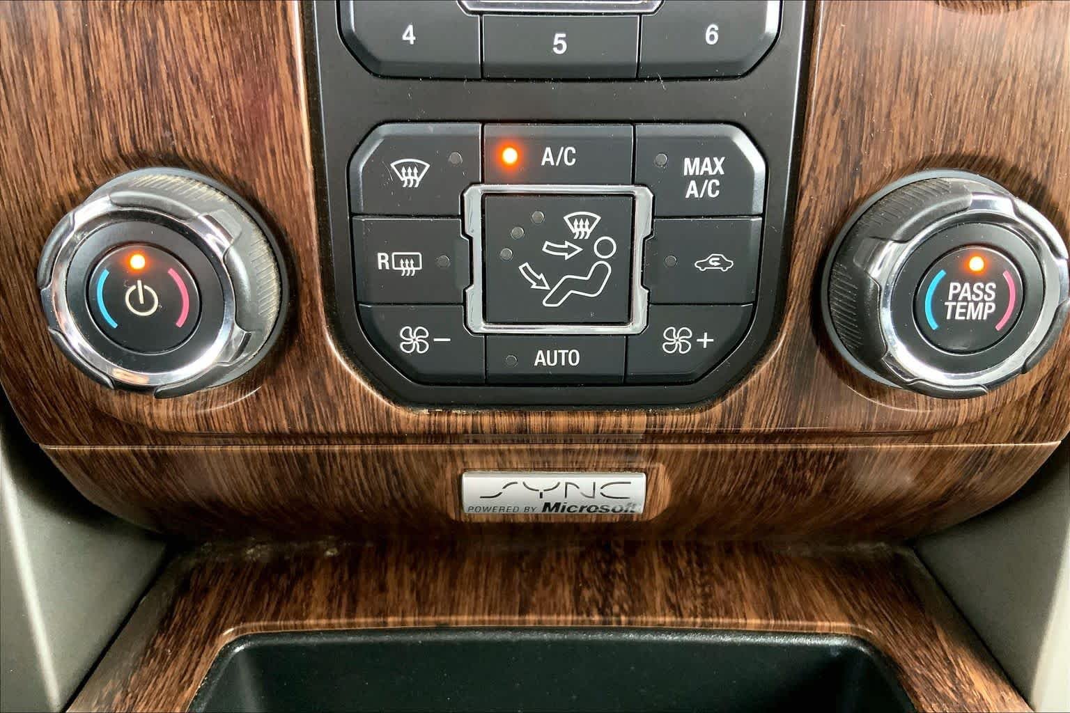 Used 2013 Tuxedo Black Metallic Ford Lariat image 33