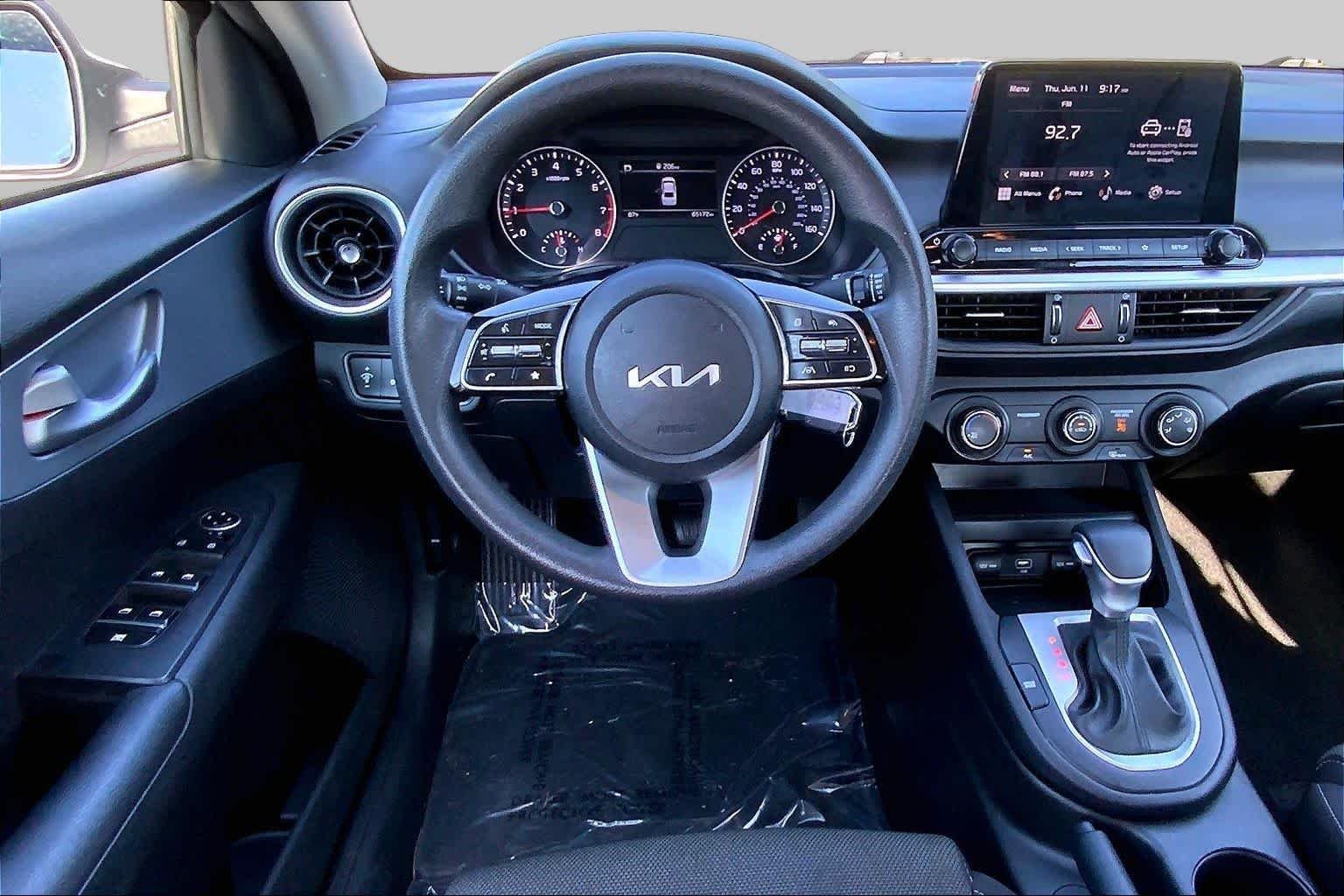 Used 2023 Snow White Pearl Kia LXS image 6