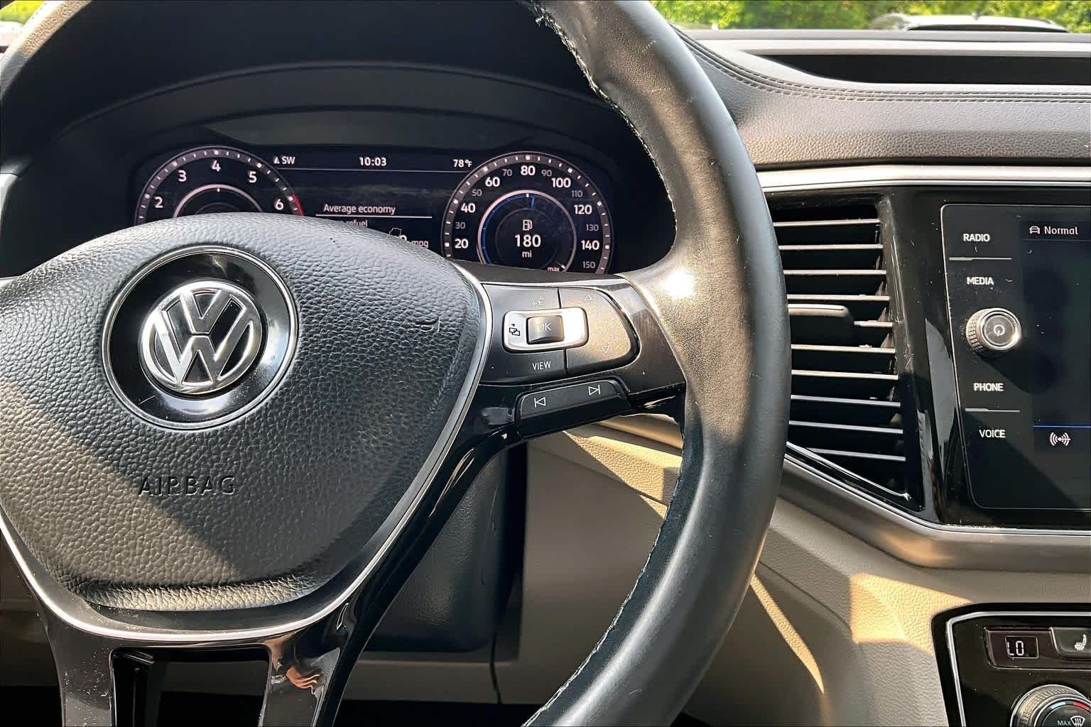 Used 2019 Deep Black Pearl Volkswagen 3.6L V6 SEL image 25