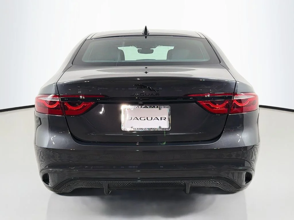 Used 2024 Gray Jaguar R-Dynamic SE image 6