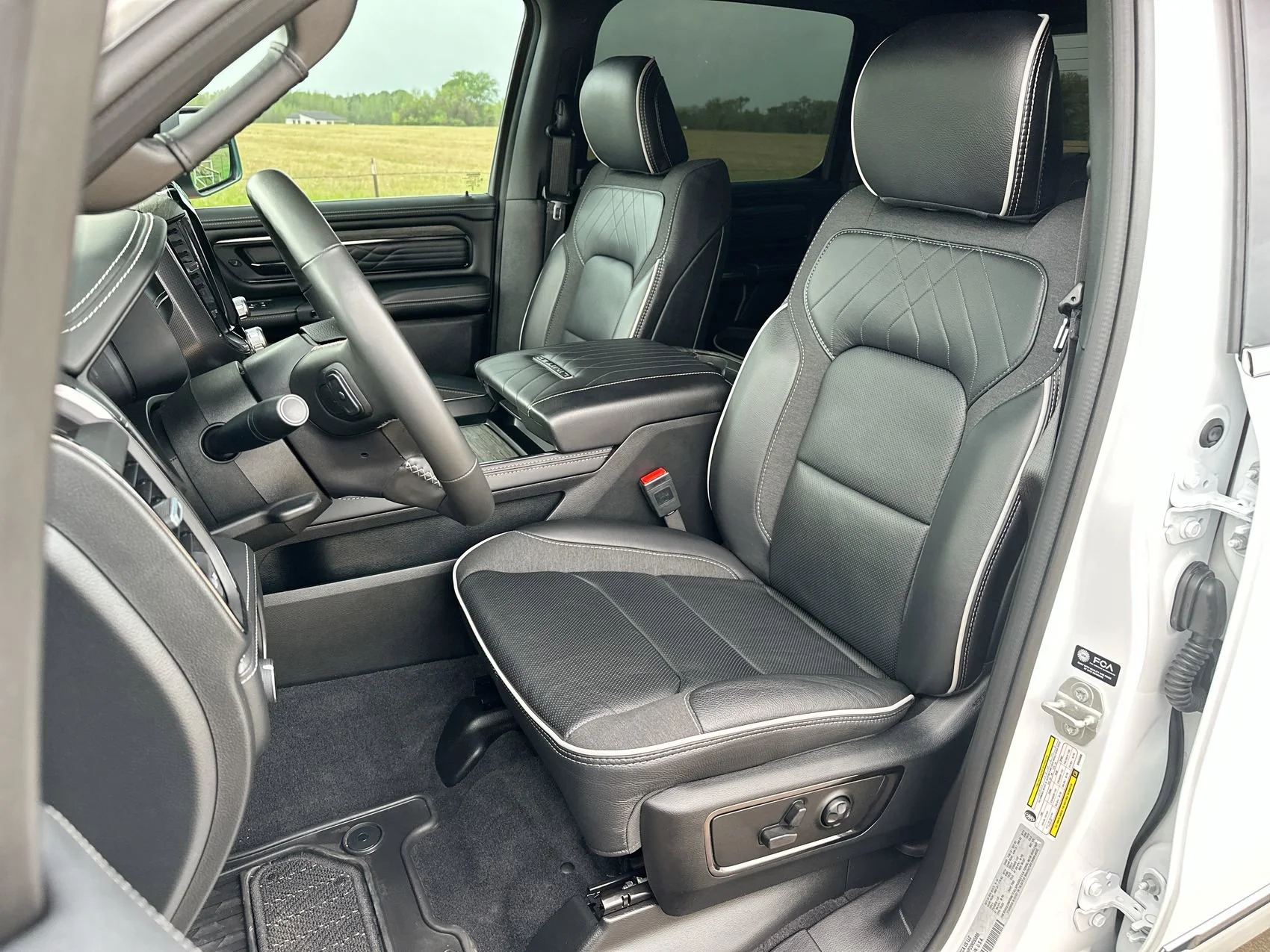 2025 RAM Ram 1500 Pickup Limited - Photo 17