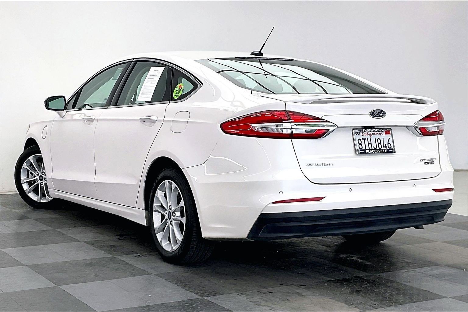 Used 2020 White Platinum Metallic Tri-Coat Ford Titanium image 10
