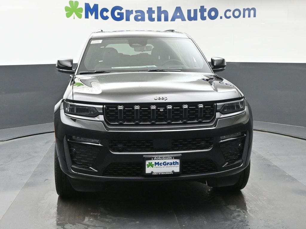 New 2026 Diamond Black Crystal Pearl-Coat Exterior Paint Jeep Limited image 5