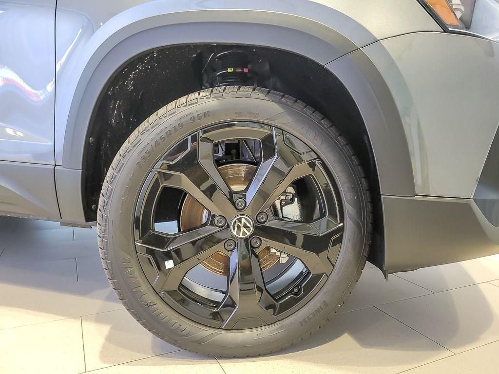 New 2026 Platinum Gray Metallic Volkswagen 1.5T SEL image 7