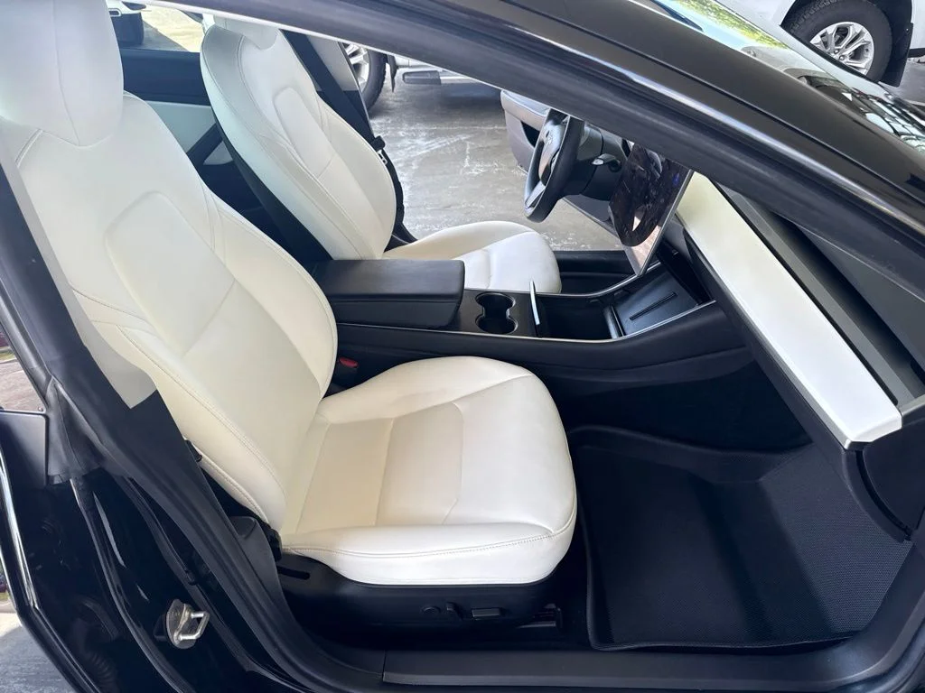 Used 2019 Black Tesla  image 38