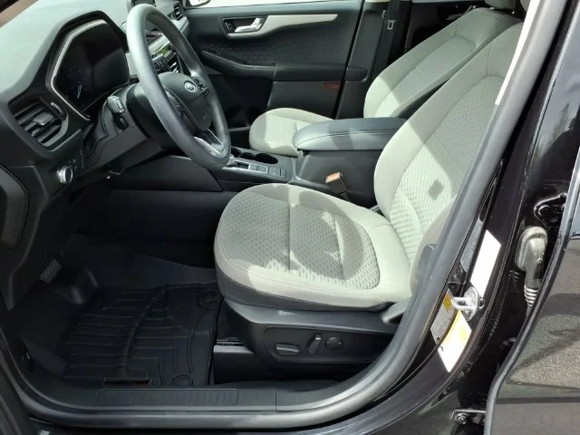 Used 2020 Black Ford SE image 17