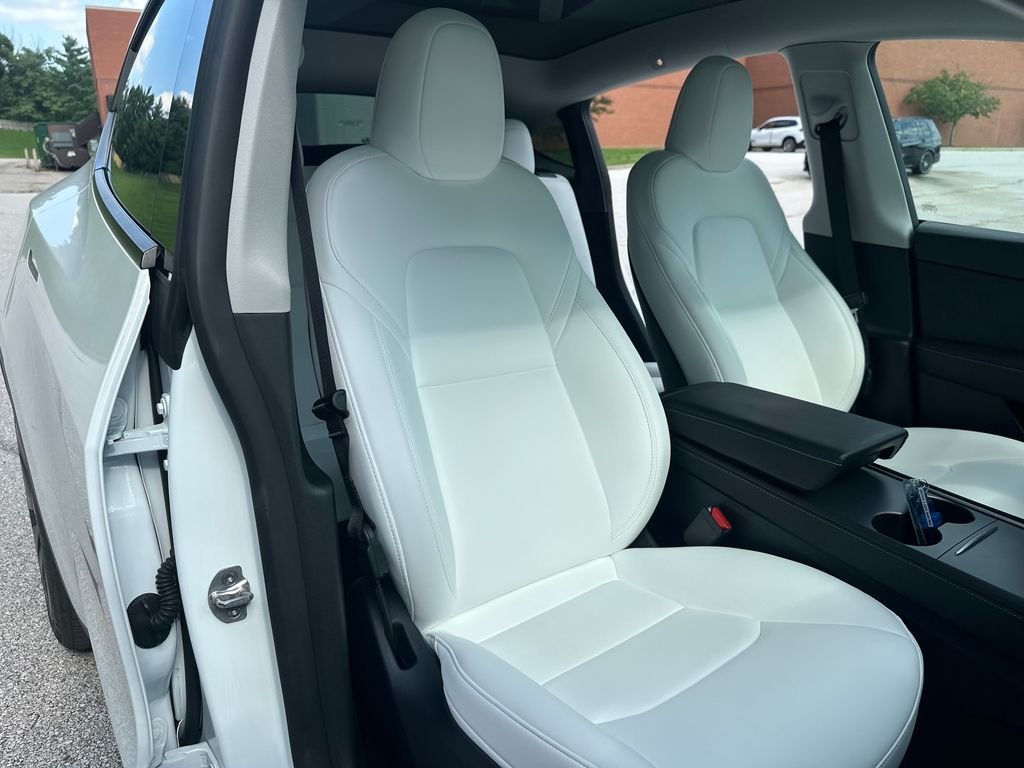 Used 2025  Tesla Long Range image 26