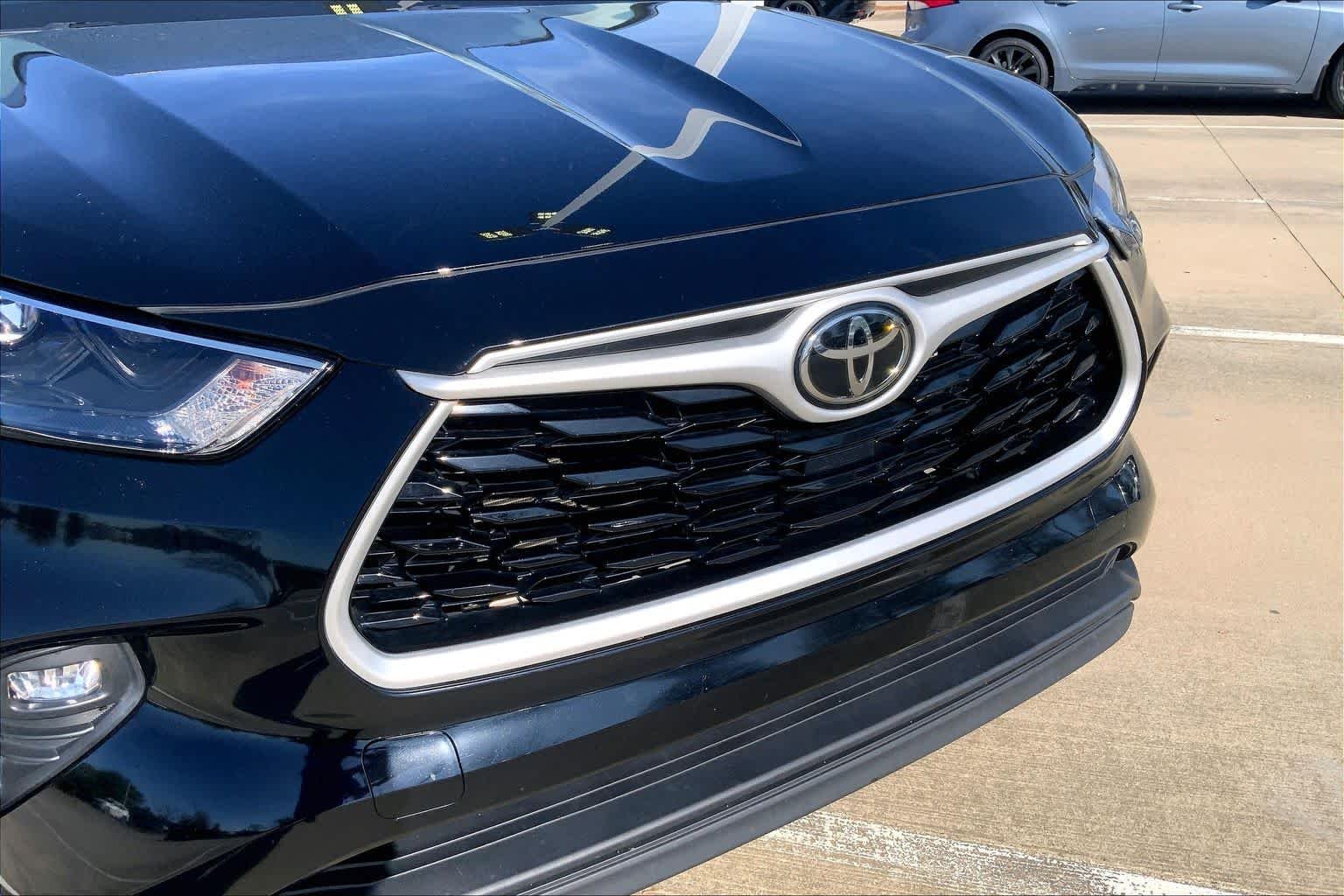 Used 2023 Midnight Black Metallic Toyota LE image 52