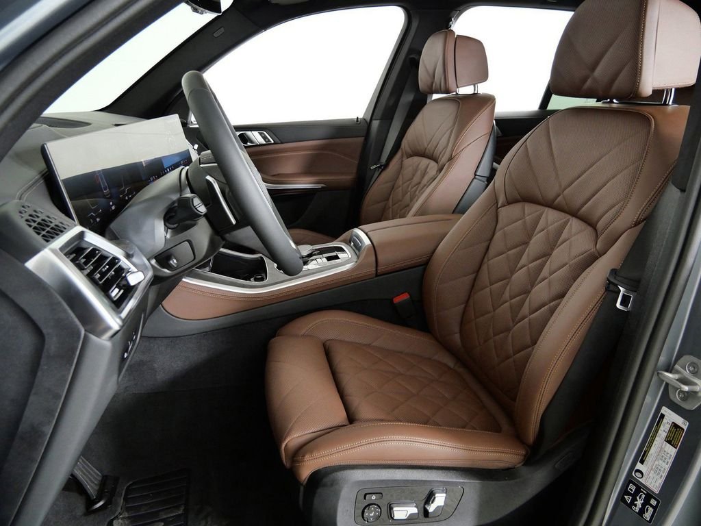 Used 2026 Skyscraper Grey Metallic BMW xDrive40i image 37