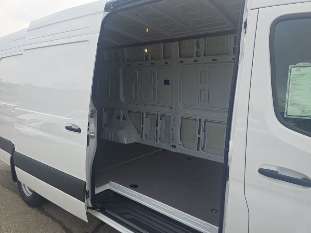 New 2026 Arctic White Mercedes-Benz Cargo 170 WB image 23