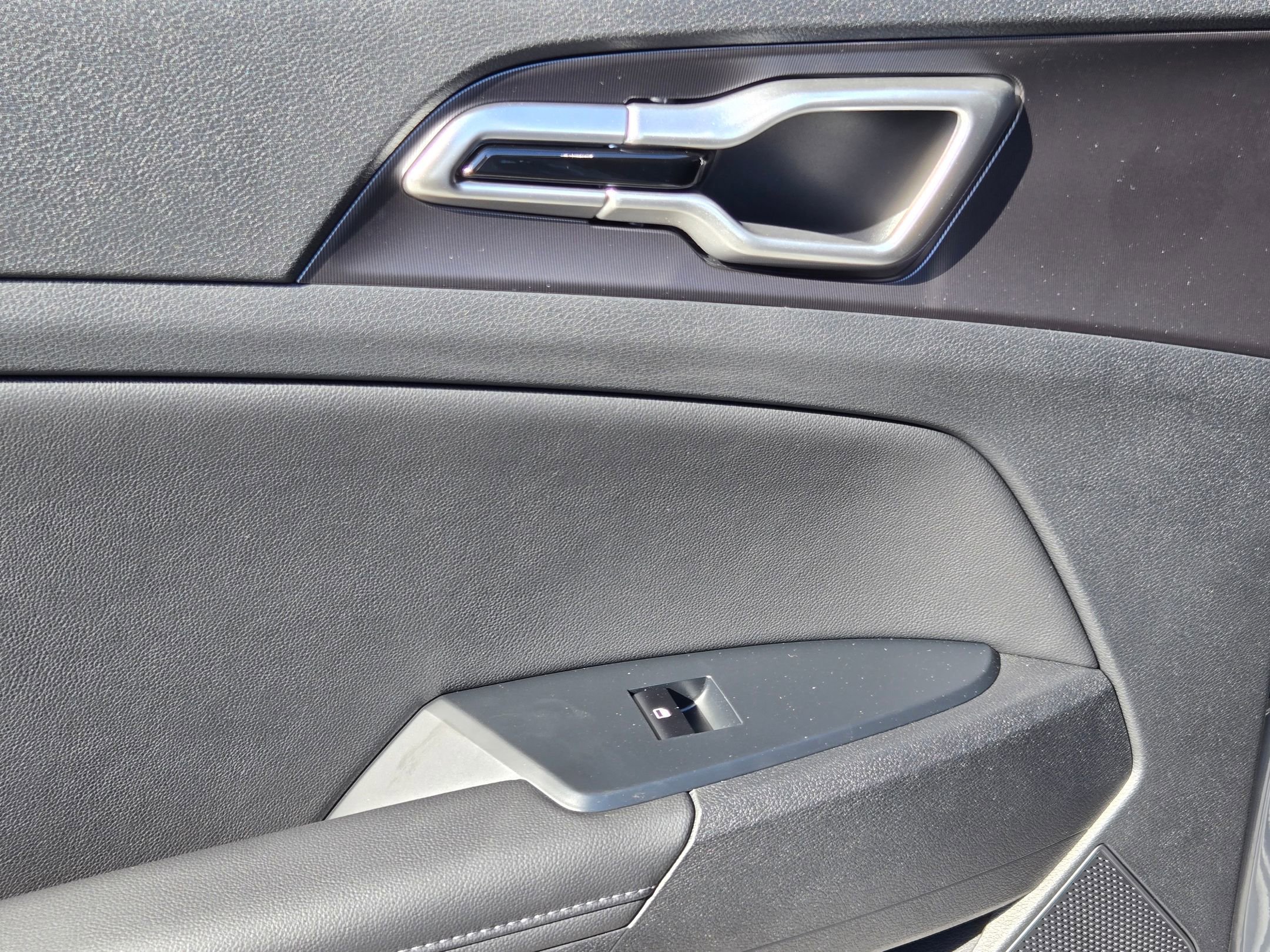 New 2026 Wolf Gray Kia EX image 25