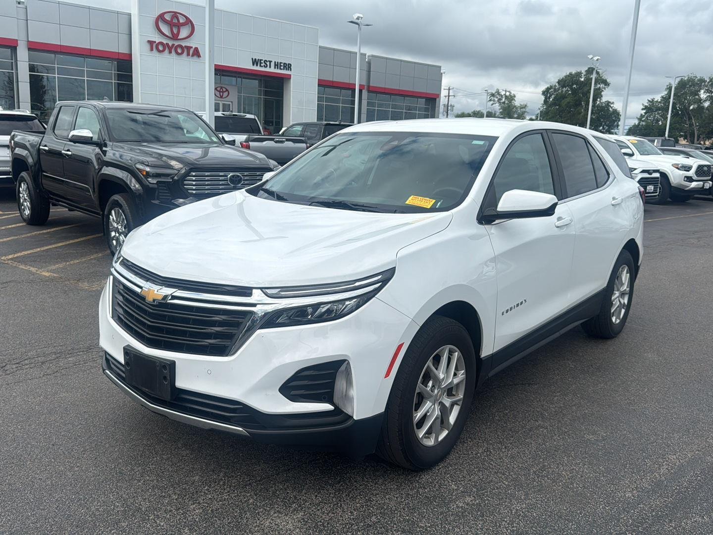 Used 2024 Summit White Chevrolet LT image 3