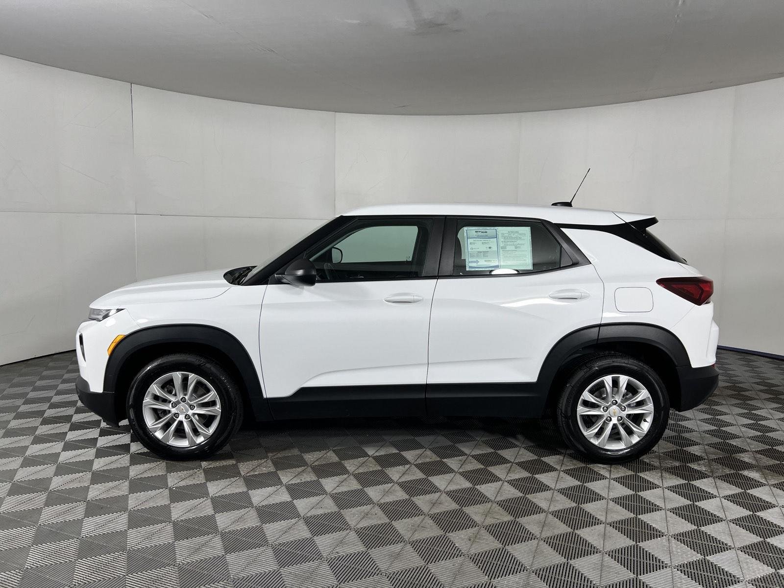 Used 2023 Summit White Chevrolet LS image 17