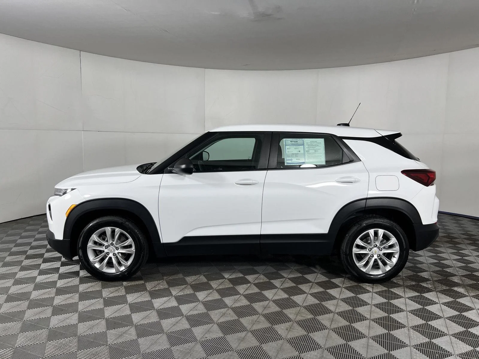 Used 2023 Summit White Chevrolet LS image 17