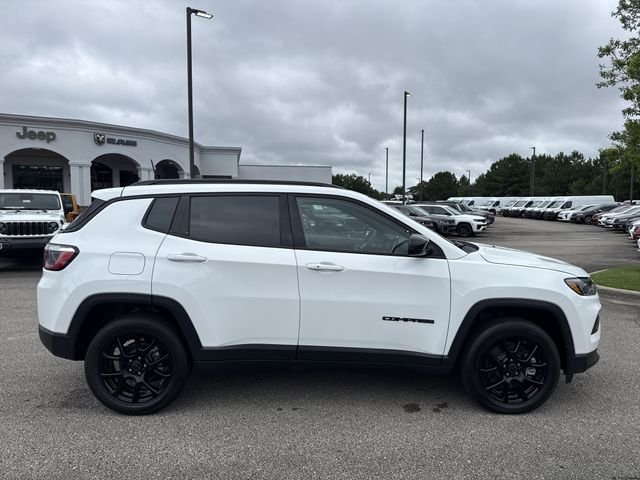 New 2026 White/off-white Jeep Latitude image 8