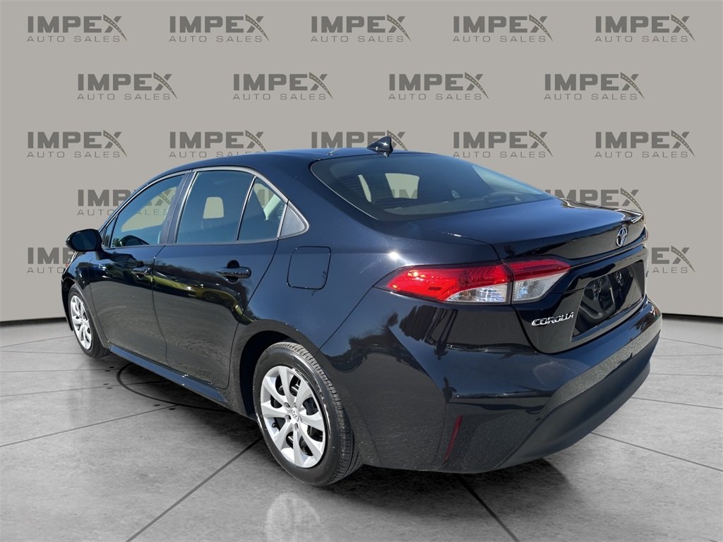 2025 Toyota Corolla LE photo 3