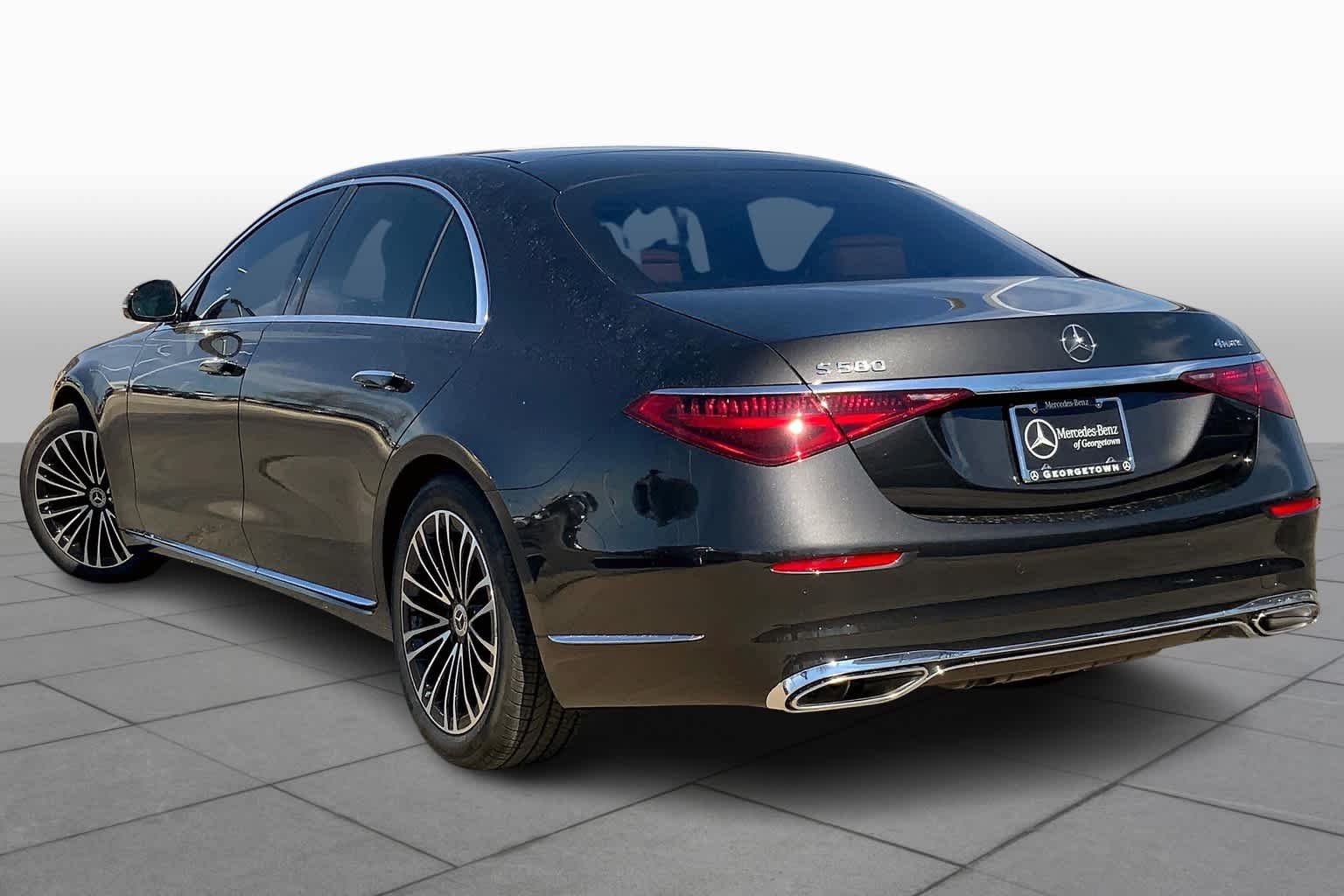 Used 2024 Graphite Grey Metallic Mercedes-Benz S 580 image 4