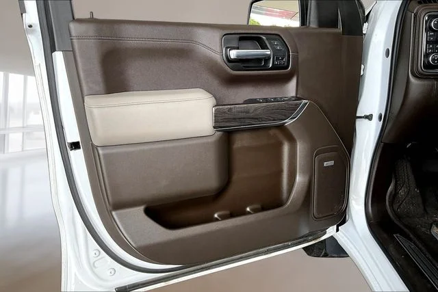 Used 2019 White Chevrolet LTZ image 17