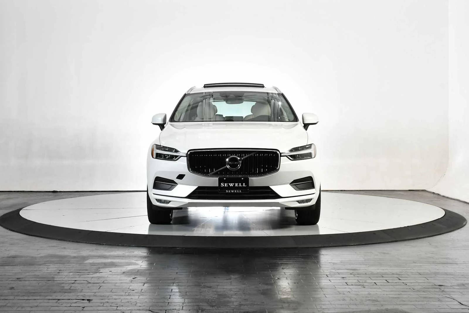 Used 2021 Crystal White Metallic Volvo Momentum image 8