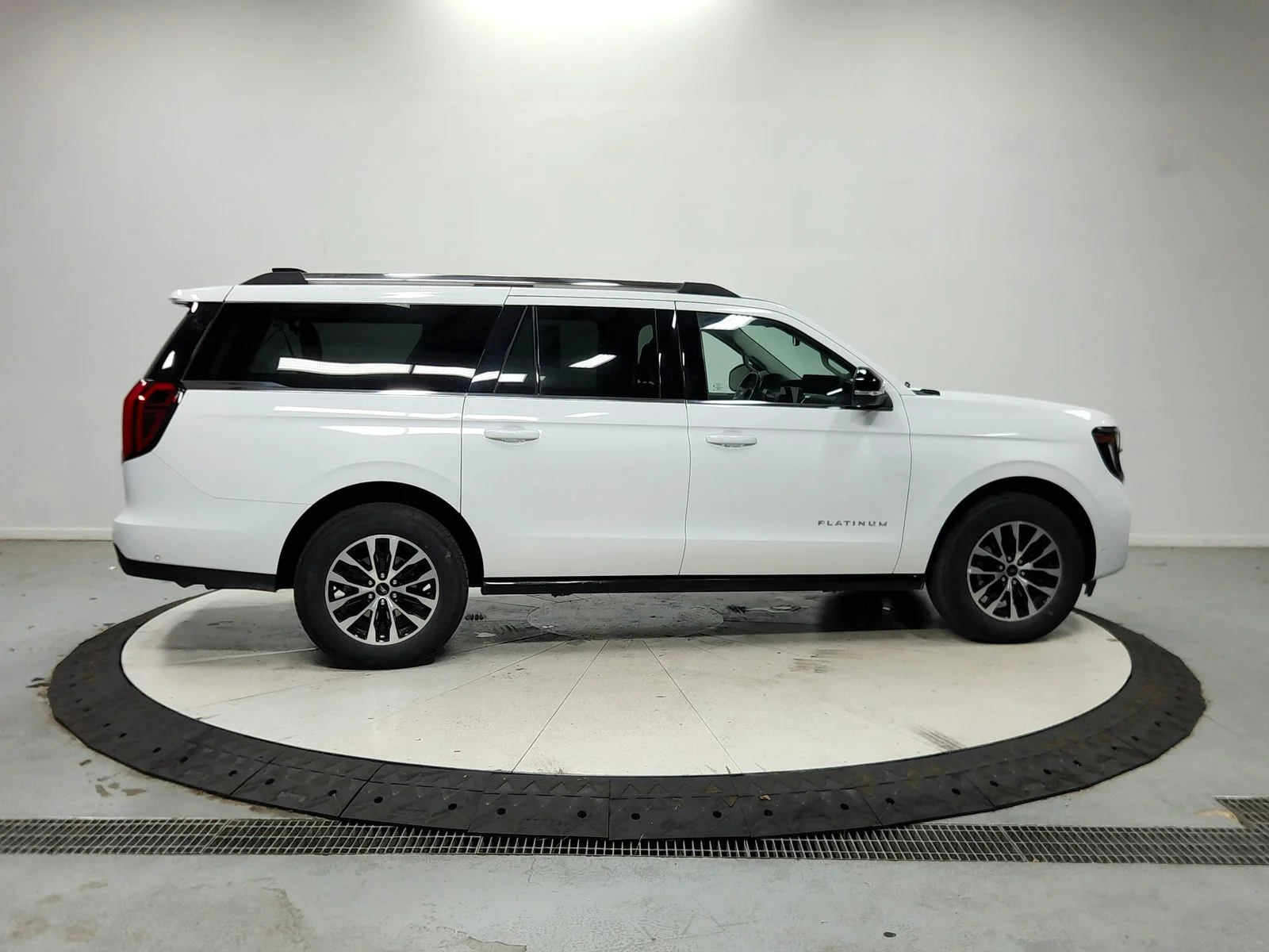 Used 2025 White Ford Platinum image 9