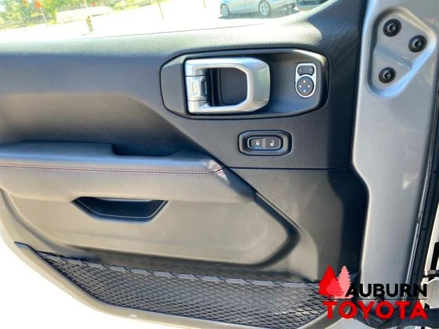 Used 2021 Silver Jeep Rubicon image 32
