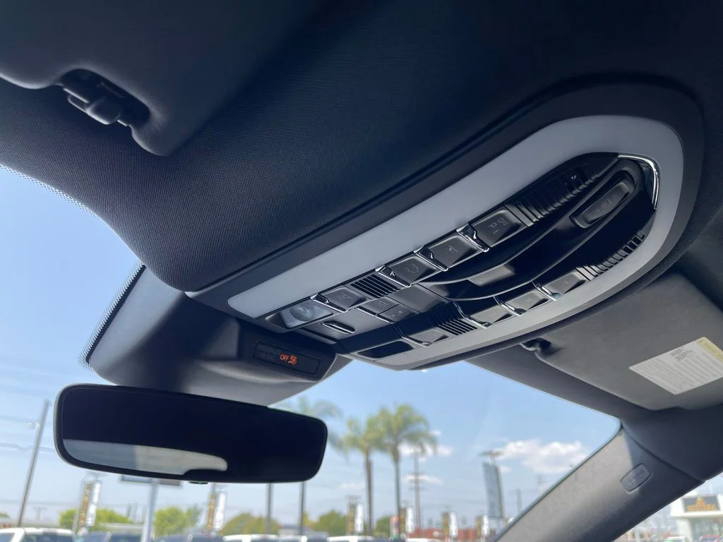 Used 2023 White Porsche Base image 19