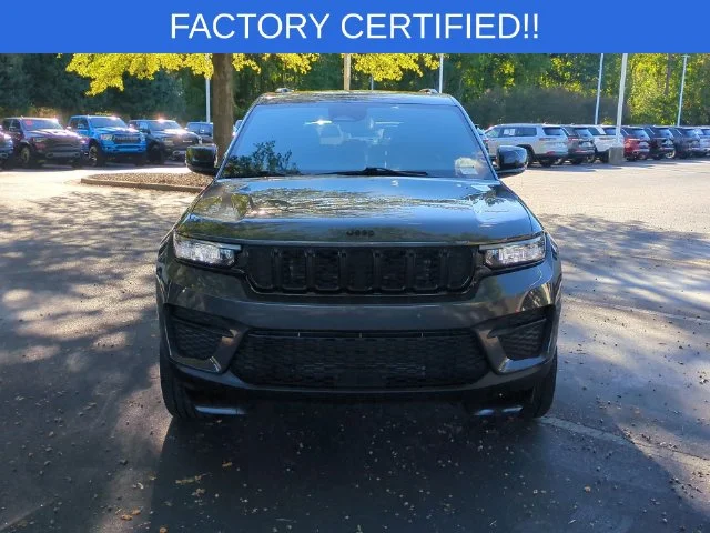 Used 2024 Gray Jeep Altitude X image 8