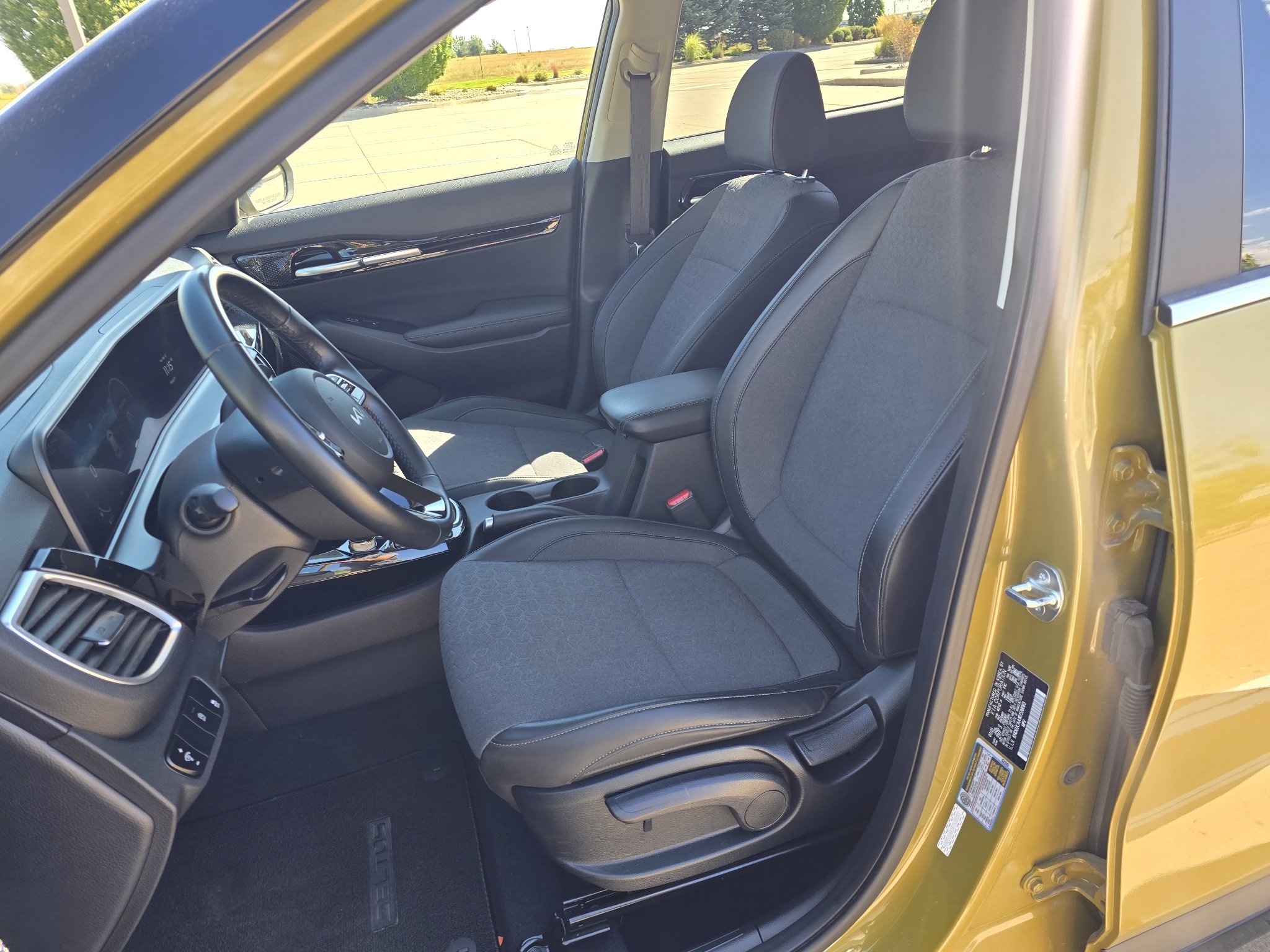 Used 2024 Valais Green/Black Roof Kia S image 13