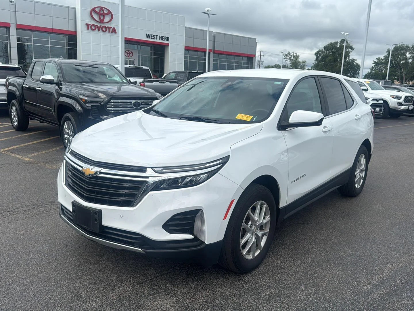 Used 2024 Summit White Chevrolet LT image 3