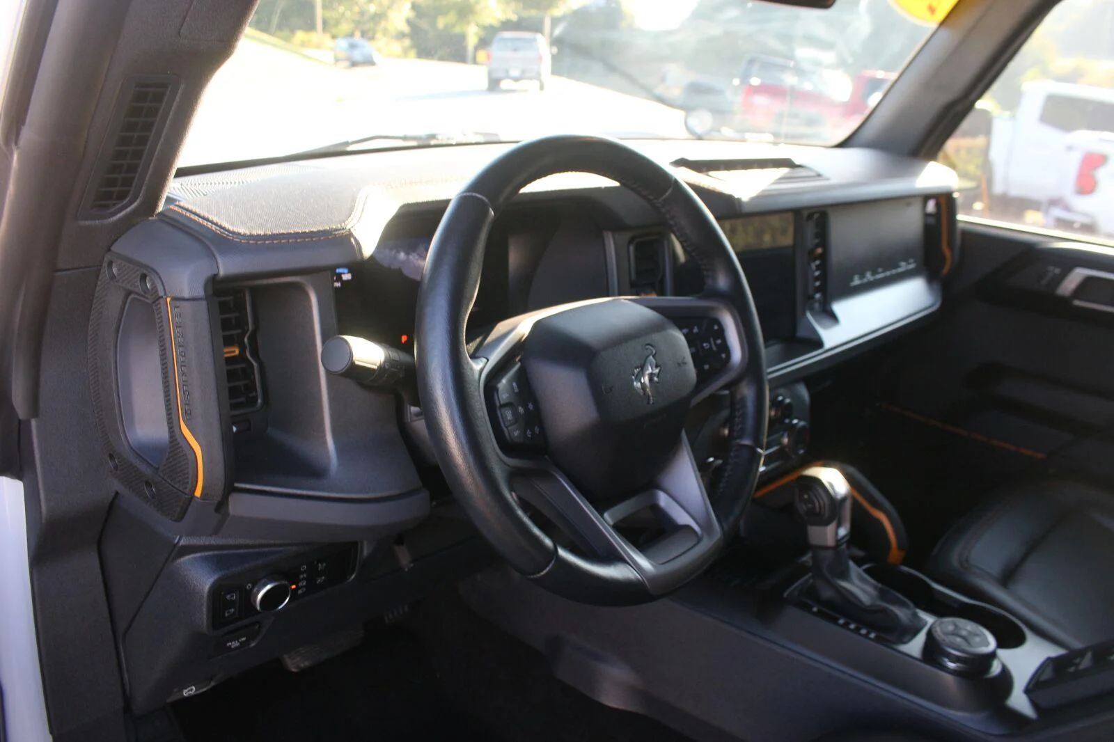 Used 2024 Oxford White Ford Badlands image 15