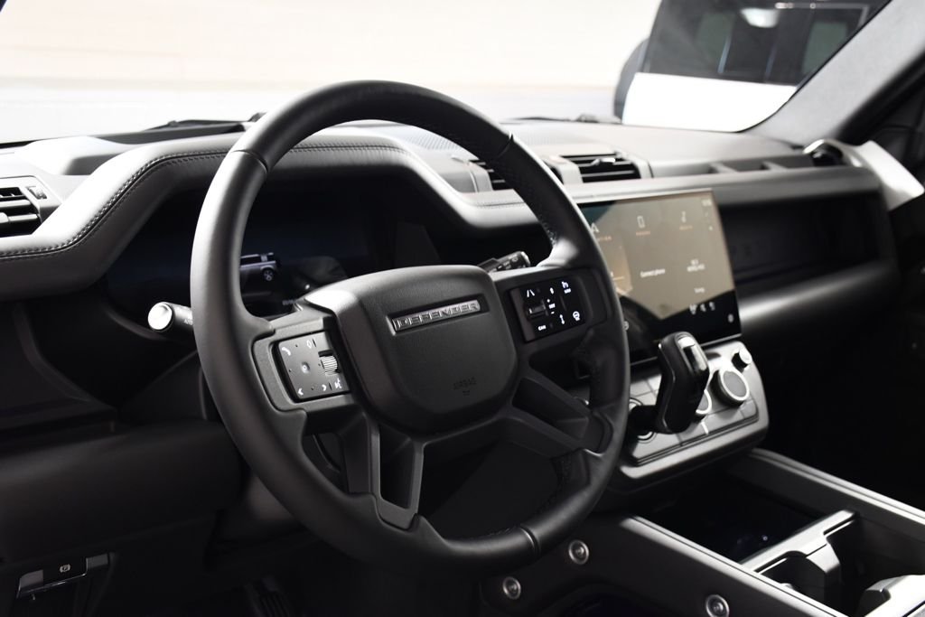 New 2026 Santorini Blk Land Rover X-Dynamic SE image 13