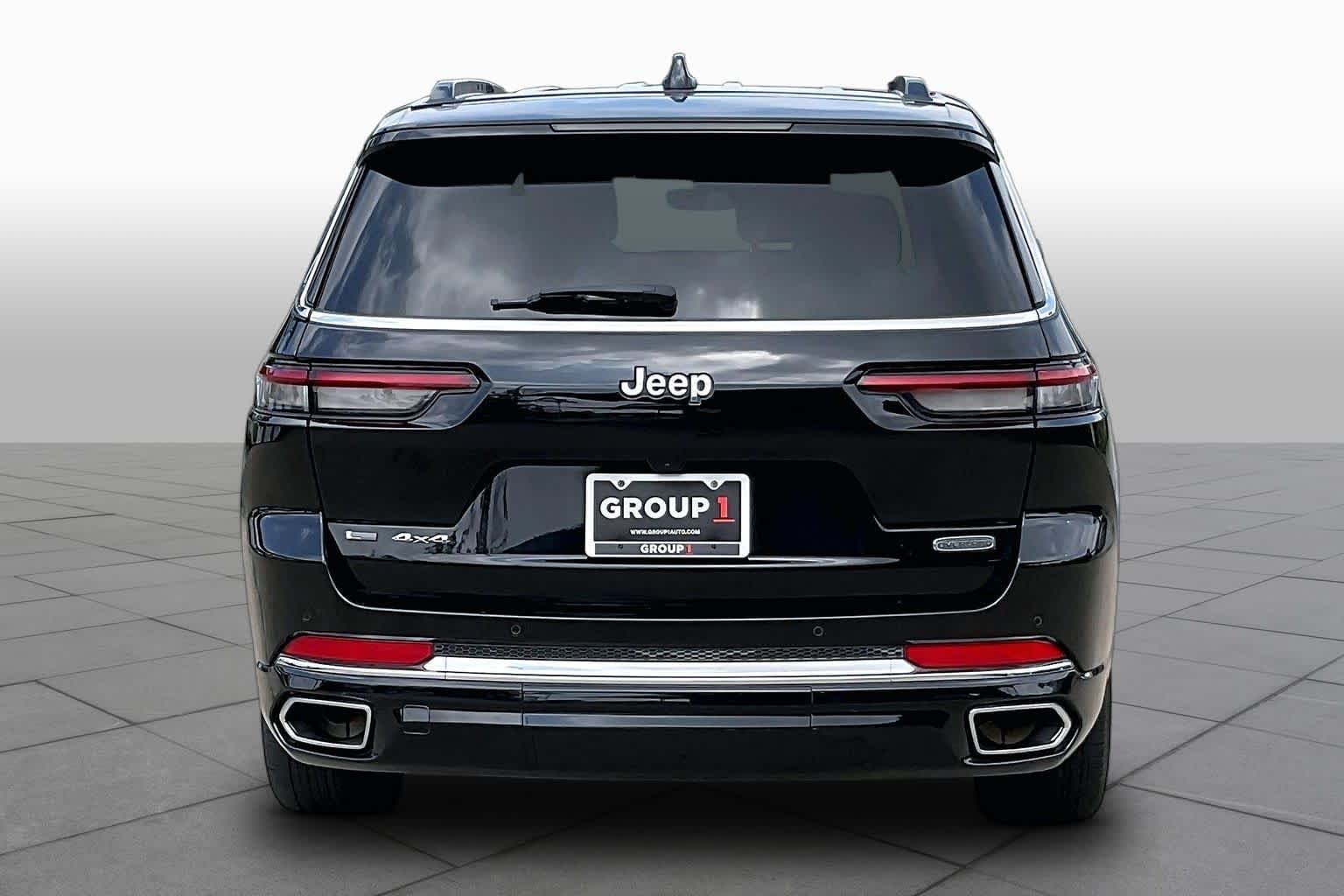 Used 2023 Diamond Black Crystal Pearlcoat Jeep Overland image 5
