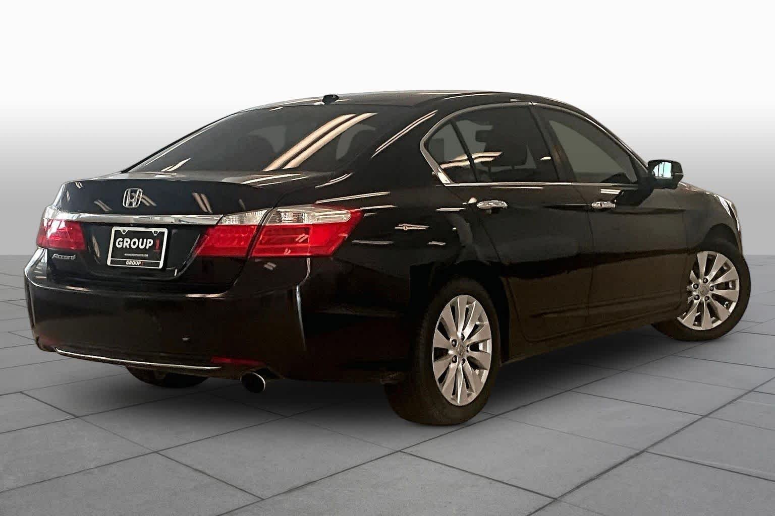 Used 2015 Crystal Black Pearl Honda EX-L image 11