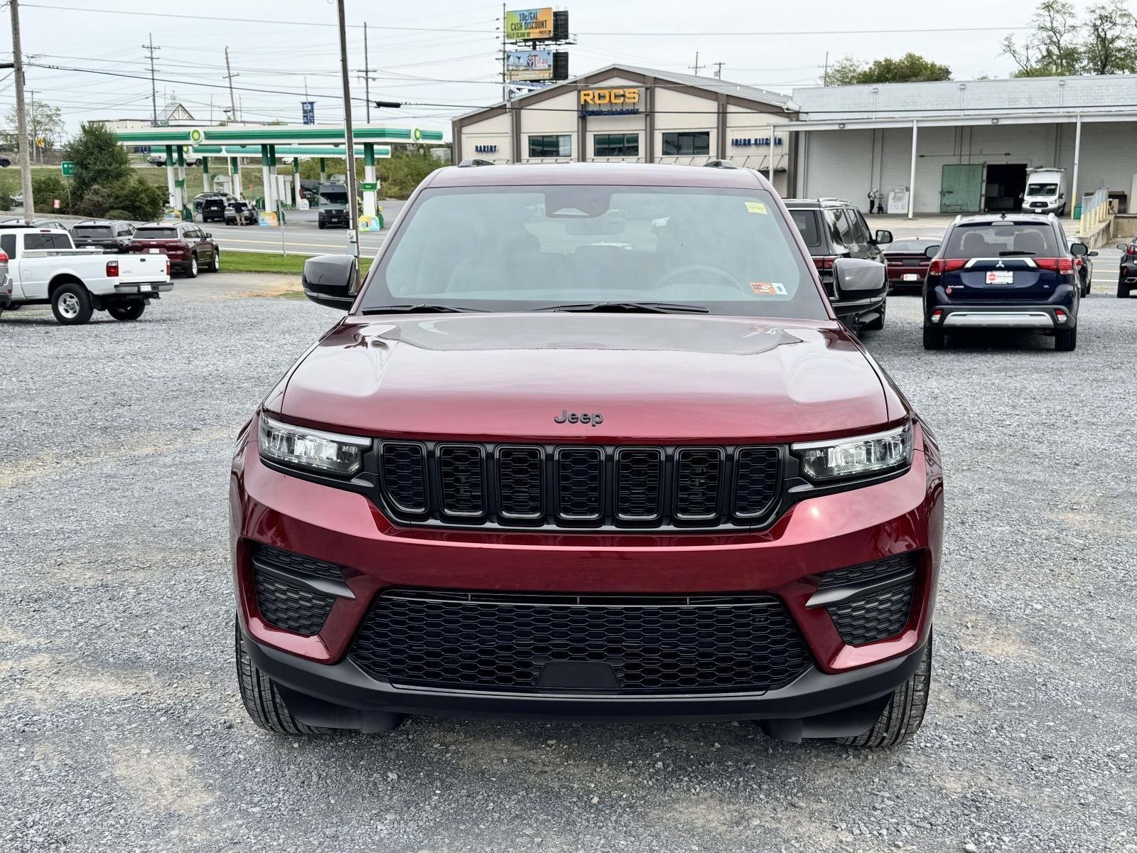 New 2025 Velvet Red Pearl-Coat Exterior Paint Jeep Altitude image 23