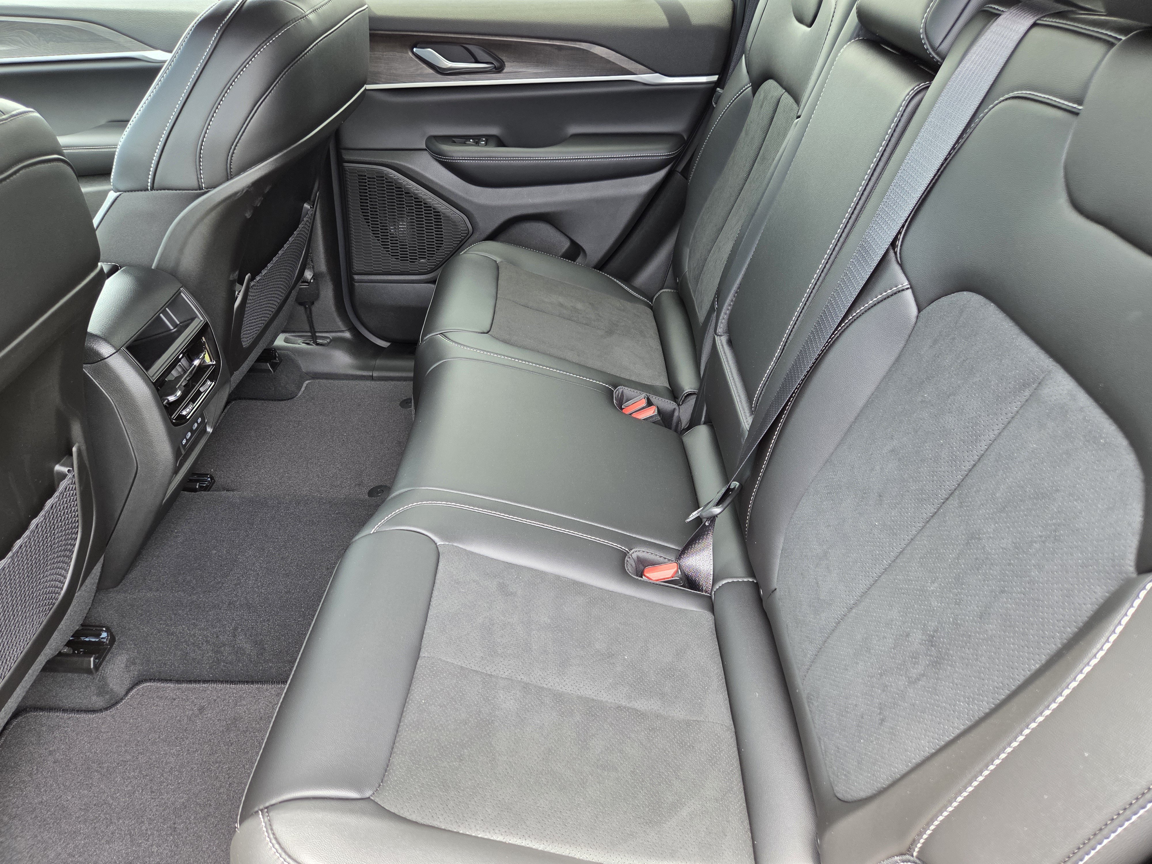 New 2026 Silver Zynith Jeep Laredo Altitude image 23