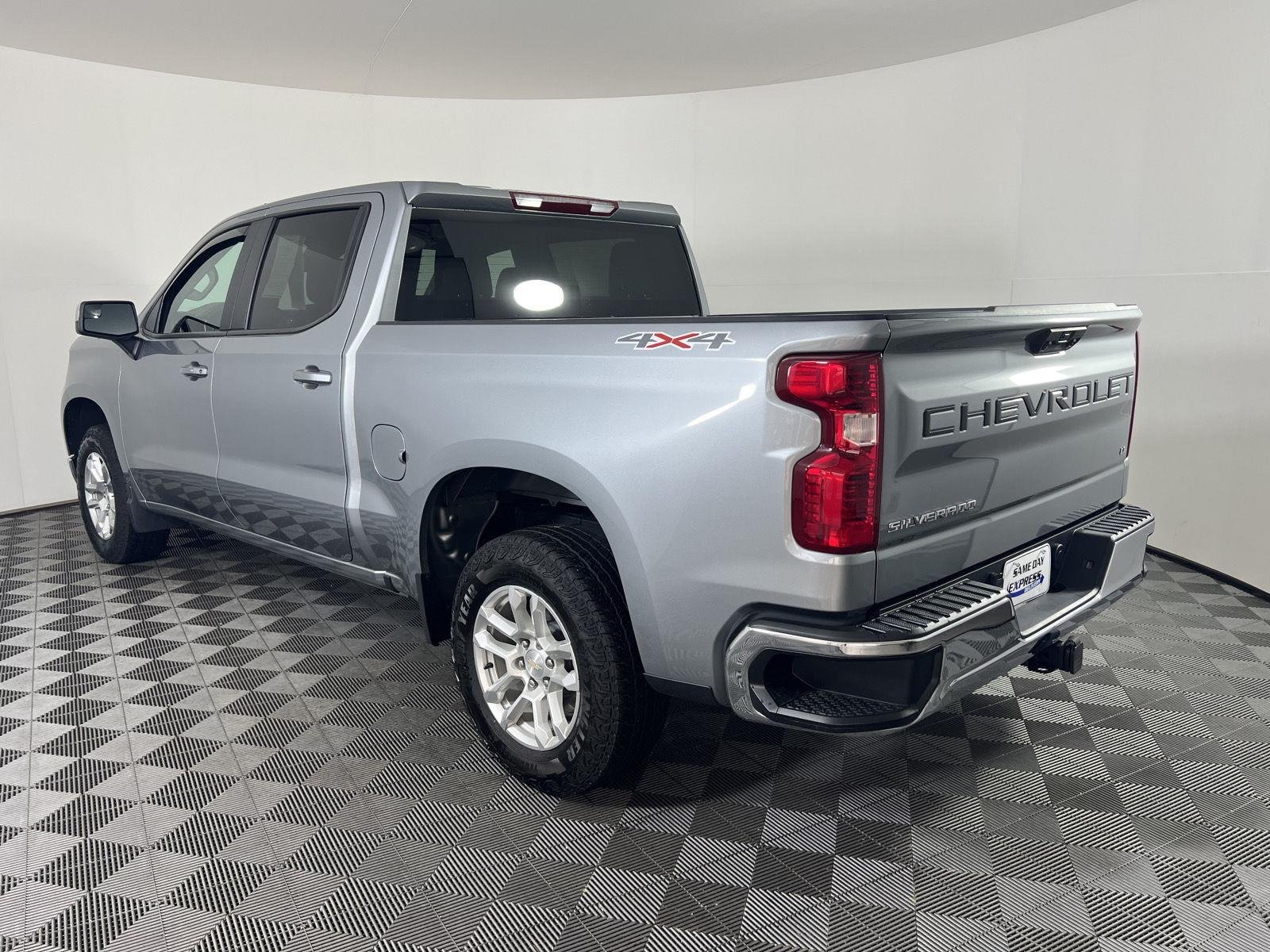 Used 2025 Sterling Gray Metallic Chevrolet LT image 26
