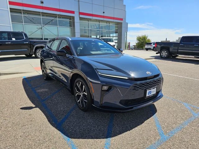 Used 2025 Cloud Toyota XLE image 3