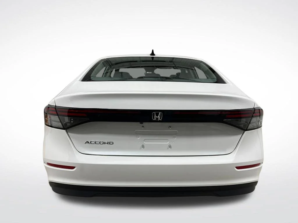 Used 2025  Honda SE image 4