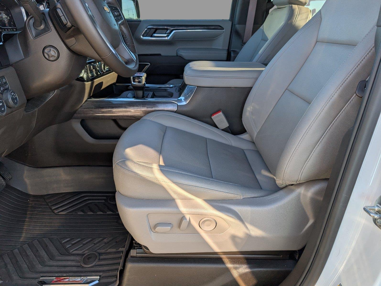 Used 2024 Iridescent Pearl Tricoat Chevrolet LTZ image 14